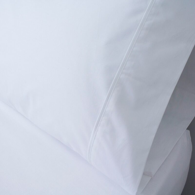 JUEGO SABANAS ELEGANCE PERCAL 200 HILOS BLANCO con ribete Dorado satinado