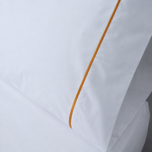JUEGO SABANAS ELEGANCE PERCAL 200 HILOS BLANCO con ribete Dorado satinado